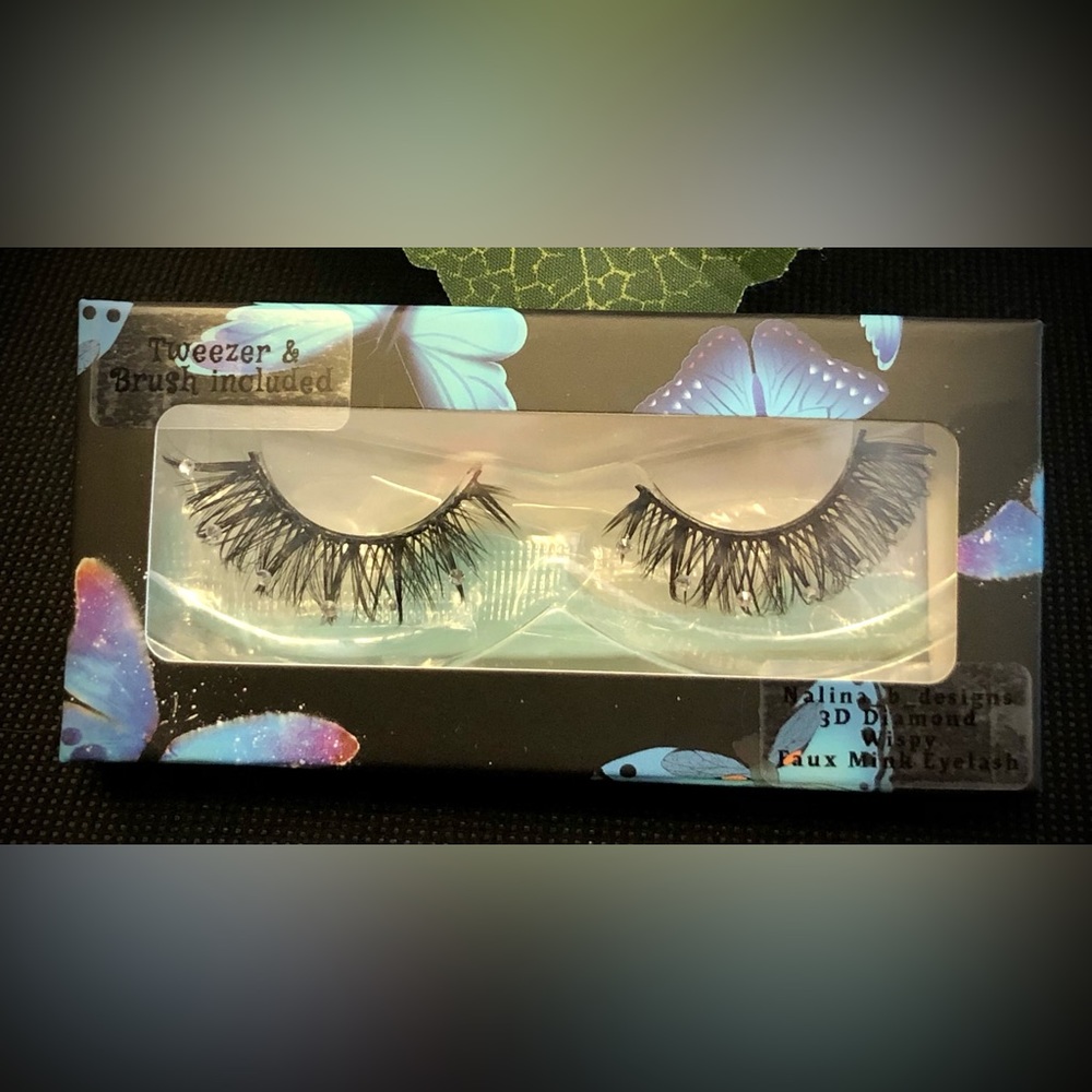 Eyelashes - Picture 2 of 5